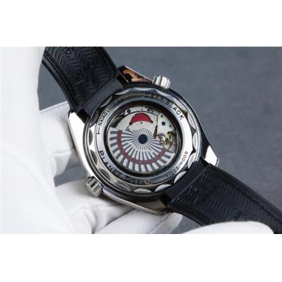 Replica Seamaster A21j Automatic Movement Mens Watch Black Dial Rubber Strap A E208