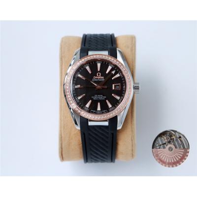 Replica Seamaster A21j Automatic Movement Mens Watch Black Dial Diamonds Case Rubber Strap E375