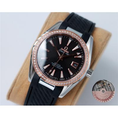 Replica Seamaster A21j Automatic Movement Mens Watch Black Dial Diamonds Case Rubber Strap E375